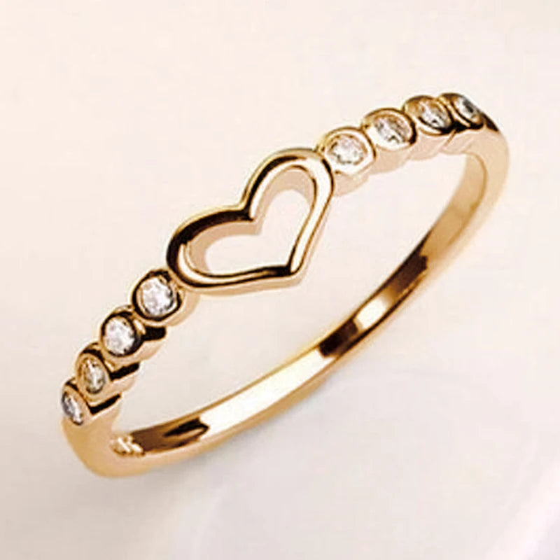 Elegant Heart-Shaped Zirconia Ring