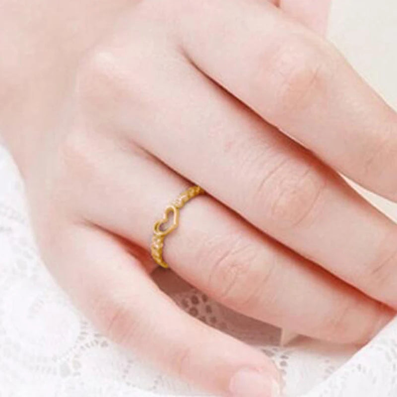 Elegant Heart-Shaped Zirconia Ring