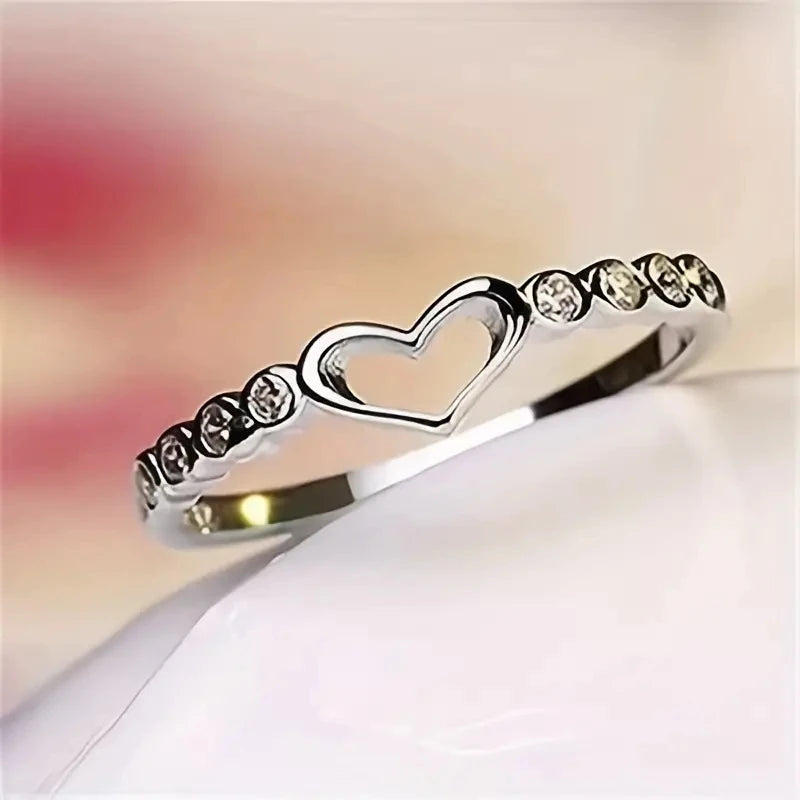 Elegant Heart-Shaped Zirconia Ring