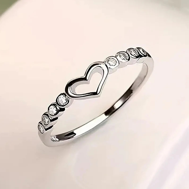 Elegant Heart-Shaped Zirconia Ring